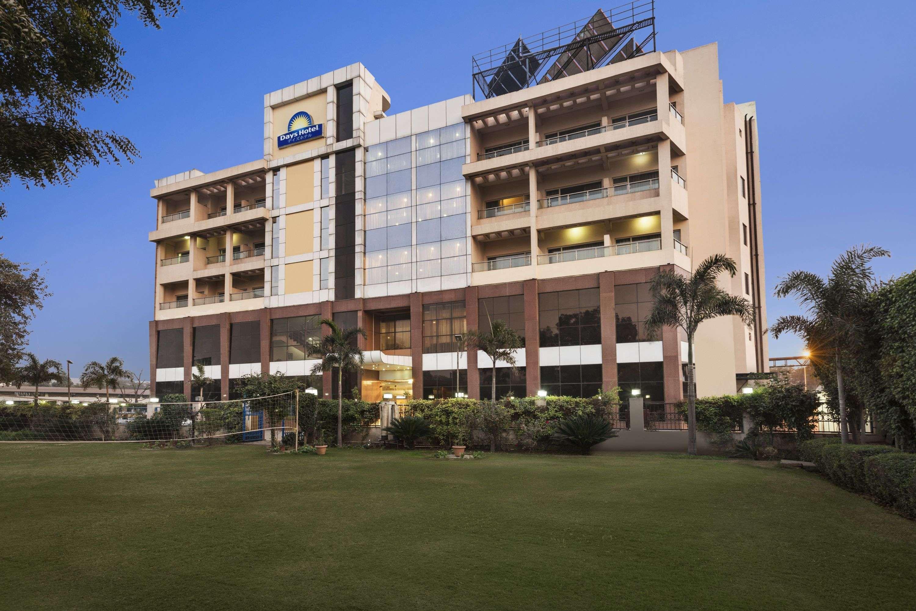 Days Hotel By Wyndham Neemrana Exterior foto